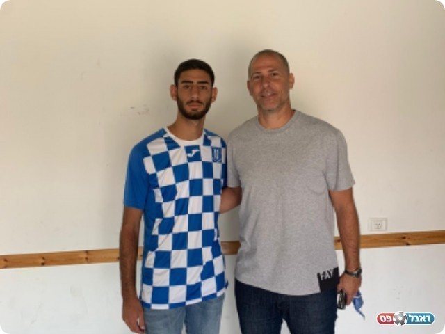 ישי יחד עם סוכנו אבי נמני (דוברות שמשון תל אביב)